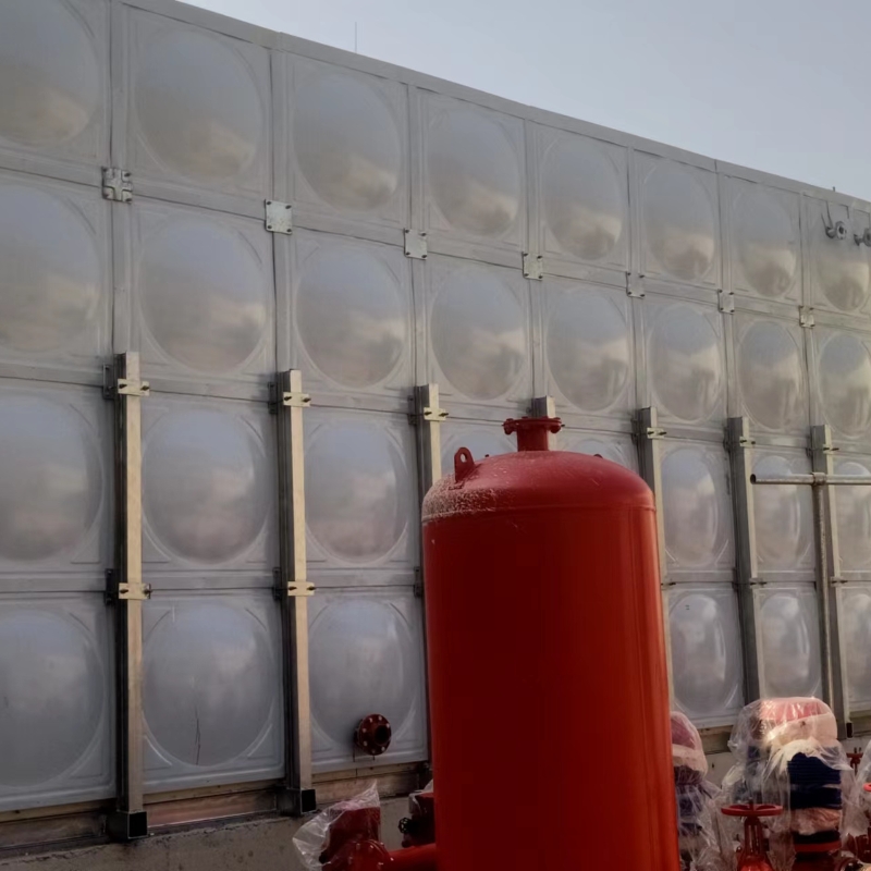 山东省济南市商河县金城特纸制品有限公司352立方玻璃钢保温水箱安装完成